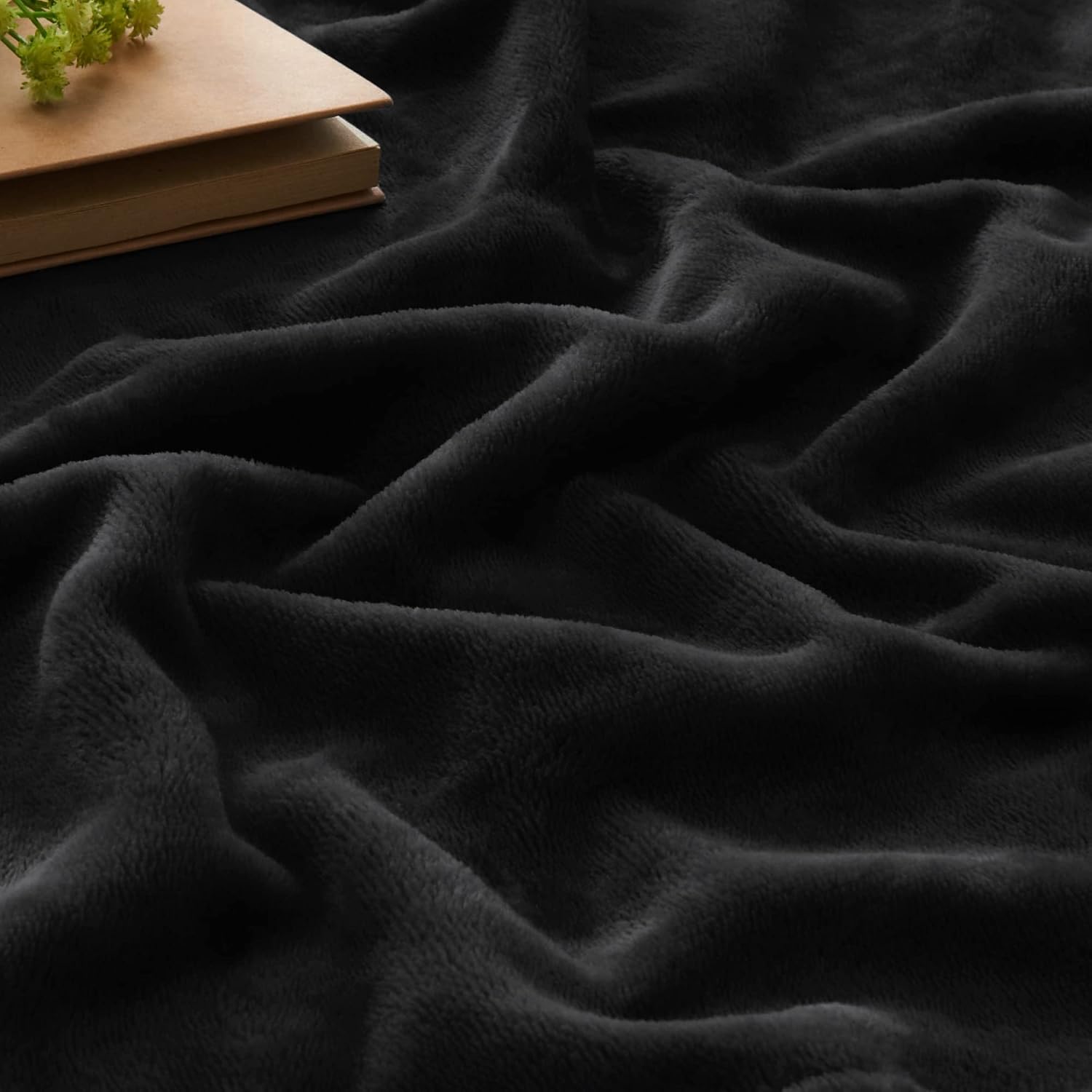 BEDELITE Fleece Blanket Soft Plush Throw for Couch Black 50"x60" - Image 4